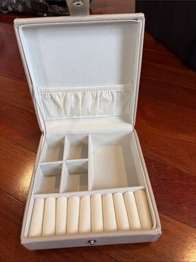 Travel-Friendly Cream Jewelry Organizer with Ring Roll
